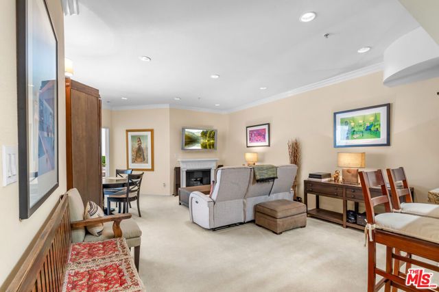 620 S Gramercy Place 222, Los Angeles, CA 90005