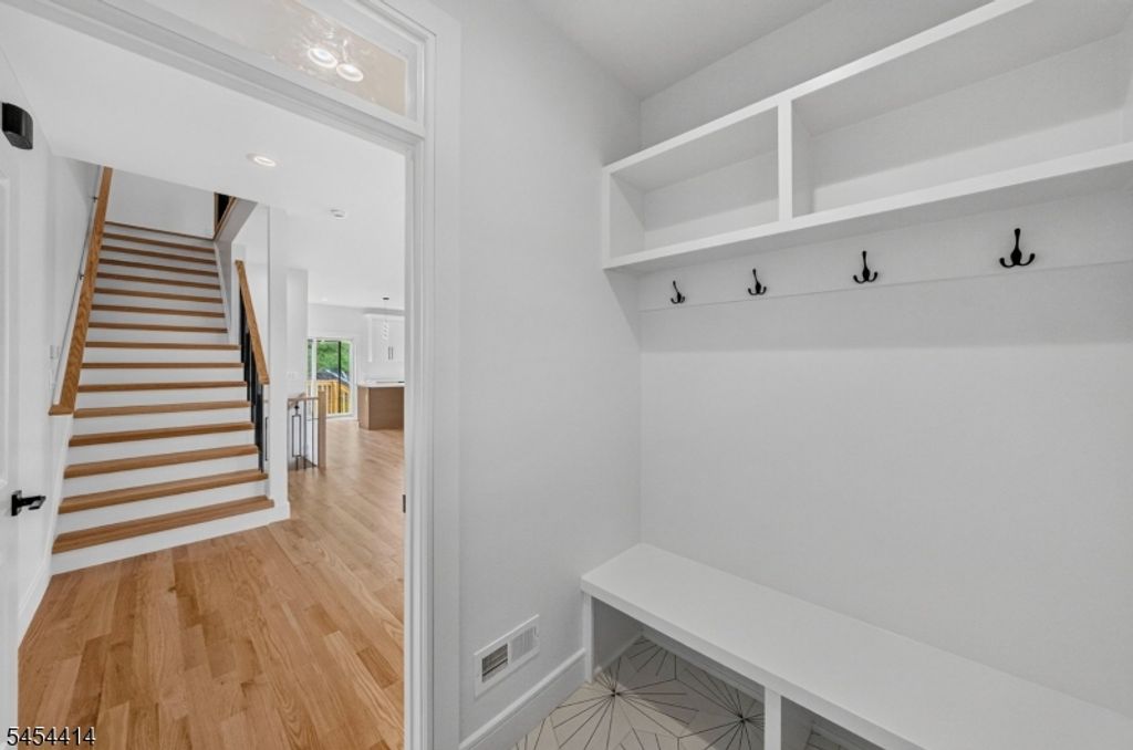 85 Echo Pl A, Elmwood Park Boro, NJ 07407 — photo 3