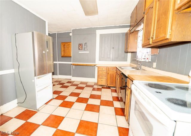 337 3rd Street NW, New Philadelphia, OH 44663