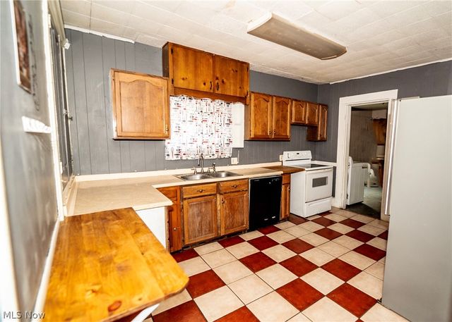 337 3rd Street NW, New Philadelphia, OH 44663