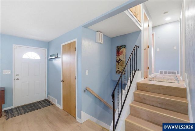 671 Cascade Dr NW, Salem, OR 97304