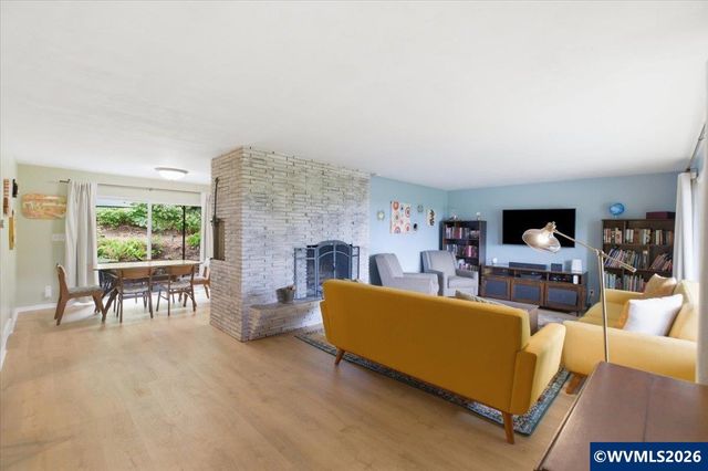 671 Cascade Dr NW, Salem, OR 97304