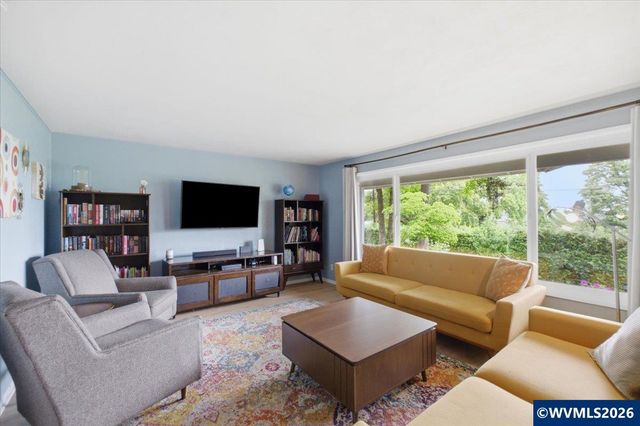 671 Cascade Dr NW, Salem, OR 97304