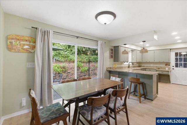 671 Cascade Dr NW, Salem, OR 97304