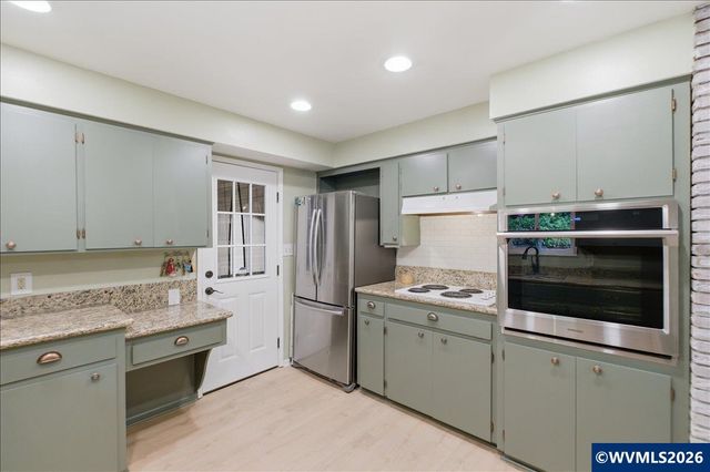 671 Cascade Dr NW, Salem, OR 97304