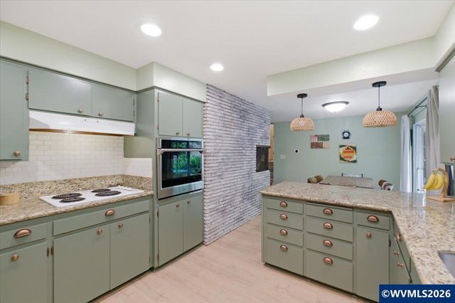 671 Cascade Dr NW, Salem, OR 97304