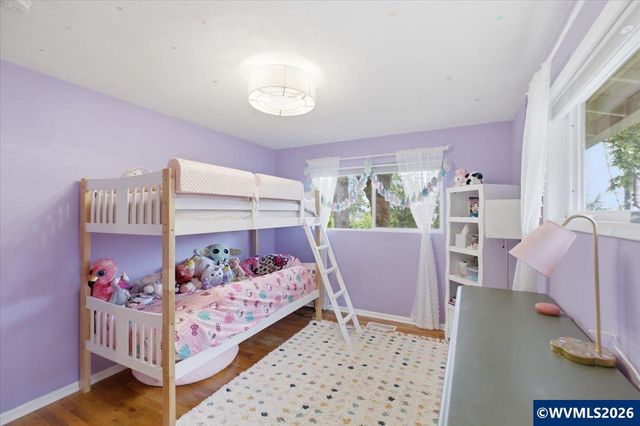 671 Cascade Dr NW, Salem, OR 97304