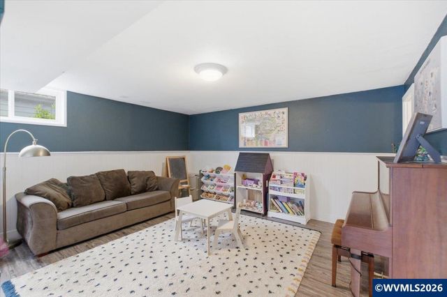 671 Cascade Dr NW, Salem, OR 97304