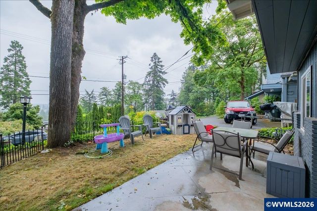671 Cascade Dr NW, Salem, OR 97304