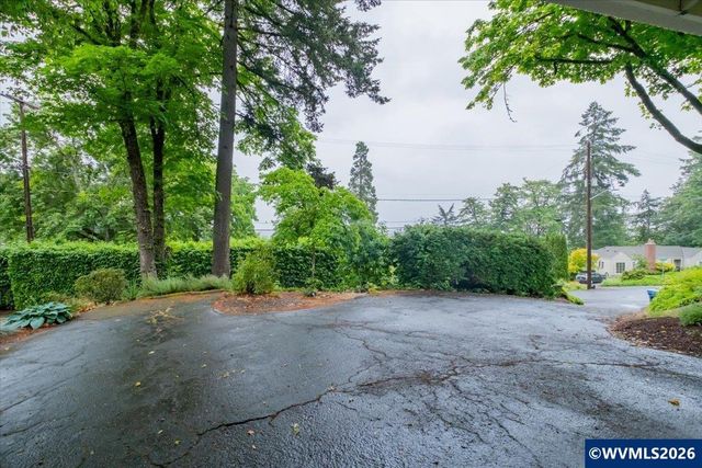 671 Cascade Dr NW, Salem, OR 97304