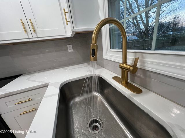 6802 Reelfoot Lake Ct, Louisville, KY 40291