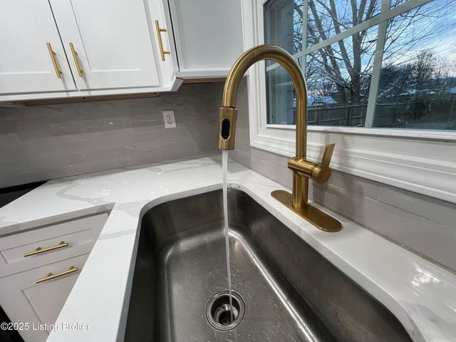 6802 Reelfoot Lake Ct, Louisville, KY 40291