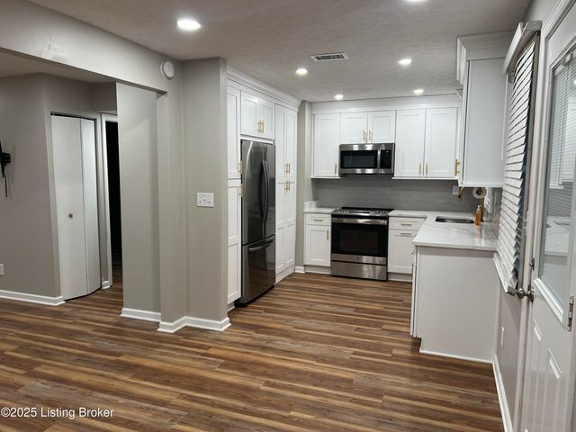 6802 Reelfoot Lake Ct, Louisville, KY 40291