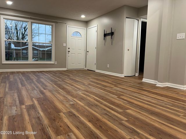 6802 Reelfoot Lake Ct, Louisville, KY 40291