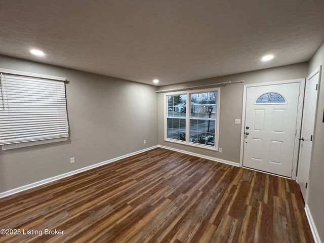 6802 Reelfoot Lake Ct, Louisville, KY 40291