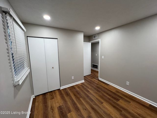 6802 Reelfoot Lake Ct, Louisville, KY 40291