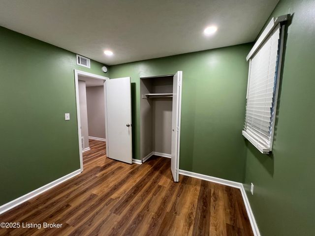 6802 Reelfoot Lake Ct, Louisville, KY 40291