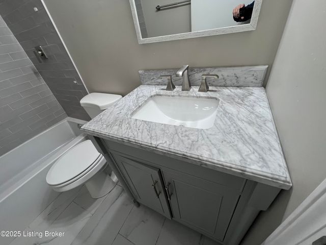 6802 Reelfoot Lake Ct, Louisville, KY 40291