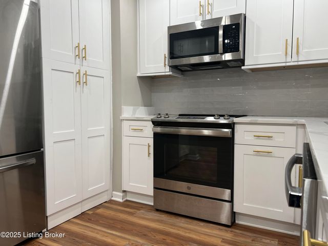 6802 Reelfoot Lake Ct, Louisville, KY 40291