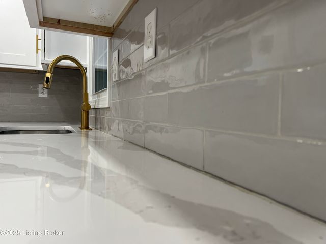 6802 Reelfoot Lake Ct, Louisville, KY 40291