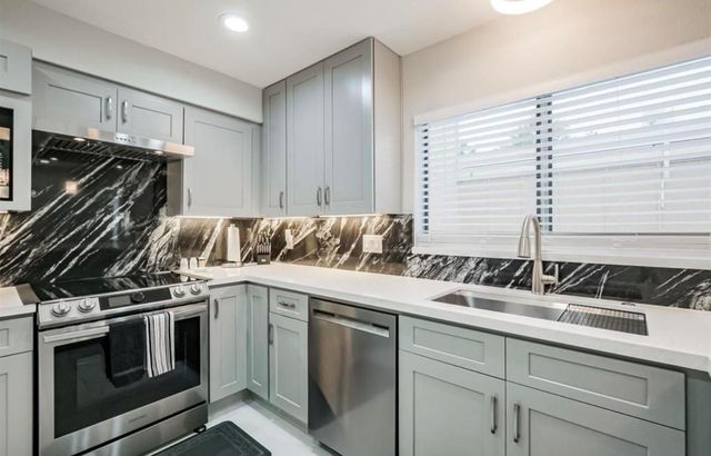 11643 Village Place Drive 194, Houston, TX 77077