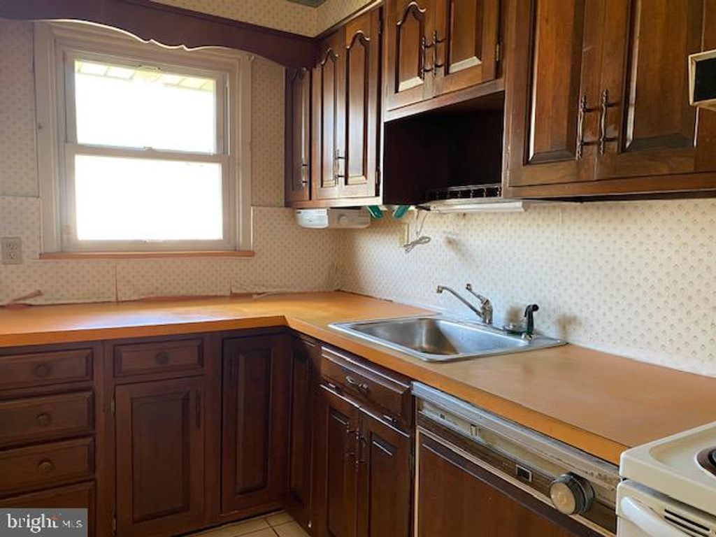 Image 5 of property listing at 123 OTHORIDGE RD, Lutherville Timonium, MD 21093