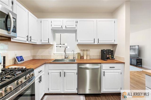 343 Bowler Court 343, Piscataway, NJ 08854