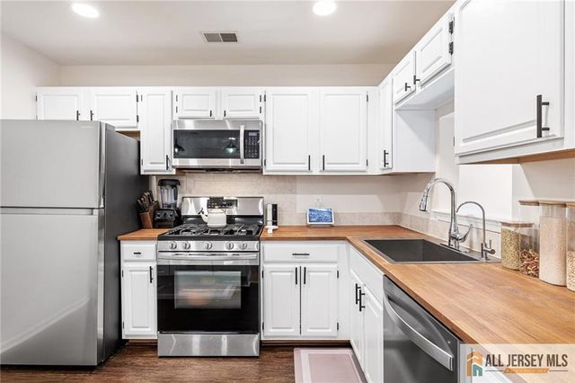 343 Bowler Court 343, Piscataway, NJ 08854