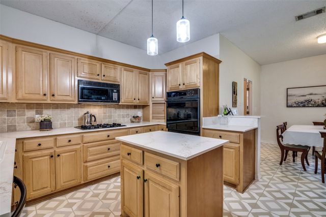 4302 Lake Hill Drive, Rowlett, TX 75089