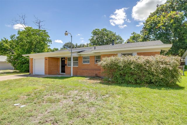 5705 Wheaton Drive, Fort Worth, TX 76133