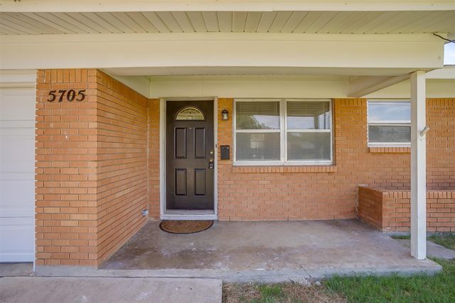 5705 Wheaton Drive, Fort Worth, TX 76133