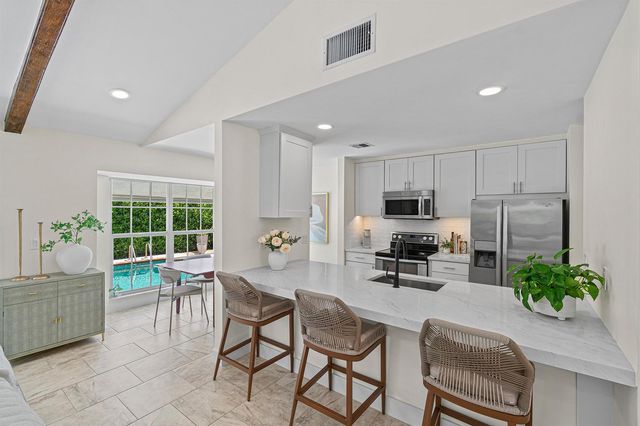 1401 Hummingbird Drive, Delray Beach, FL 33444