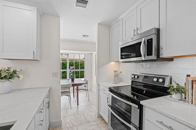 1401 Hummingbird Drive, Delray Beach, FL 33444
