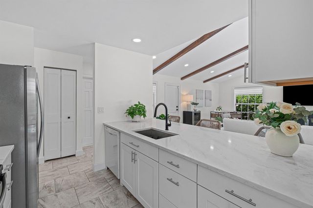 1401 Hummingbird Drive, Delray Beach, FL 33444