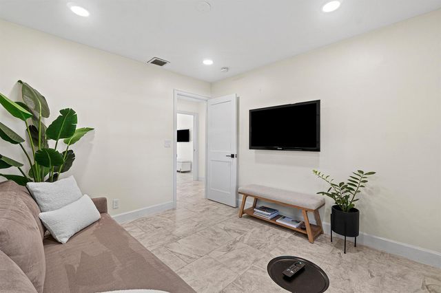 1401 Hummingbird Drive, Delray Beach, FL 33444
