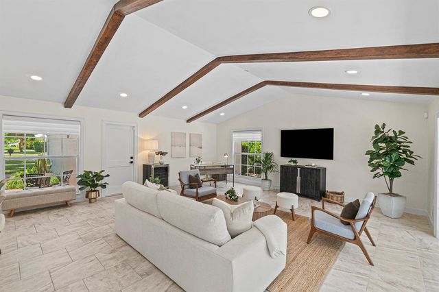 1401 Hummingbird Drive, Delray Beach, FL 33444