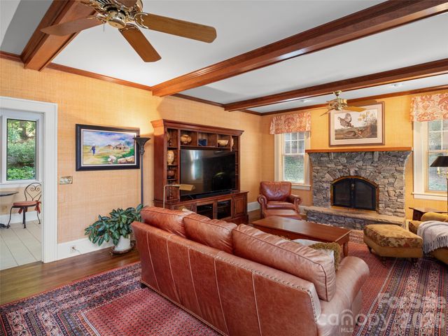 19 Blackwood Road, Asheville, NC 28804