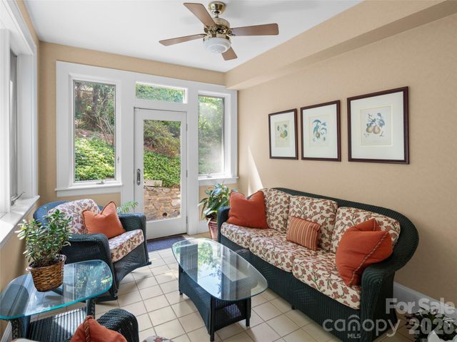 19 Blackwood Road, Asheville, NC 28804