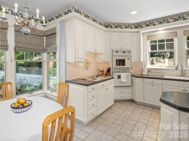 19 Blackwood Road, Asheville, NC 28804