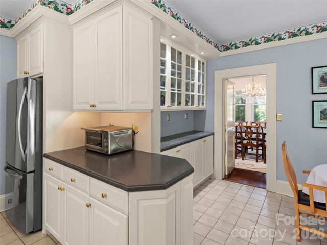 19 Blackwood Road, Asheville, NC 28804