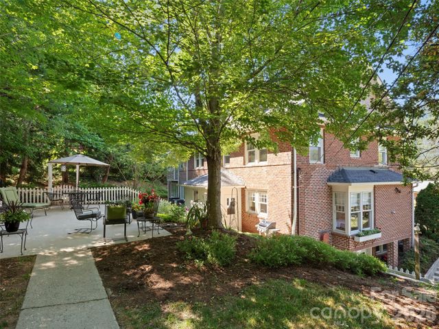 19 Blackwood Road, Asheville, NC 28804