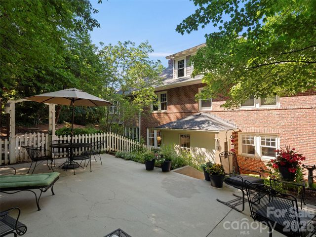 19 Blackwood Road, Asheville, NC 28804