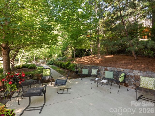 19 Blackwood Road, Asheville, NC 28804