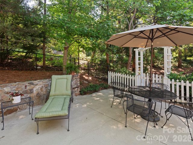 19 Blackwood Road, Asheville, NC 28804