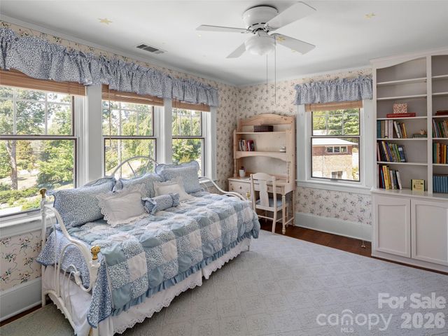 19 Blackwood Road, Asheville, NC 28804