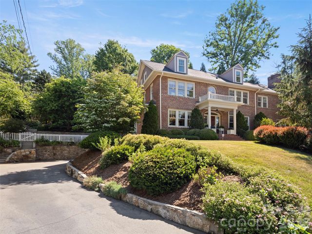 19 Blackwood Road, Asheville, NC 28804