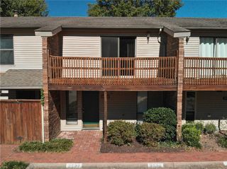 2534 Sweetbriar Drive, Fayetteville, AR 72703