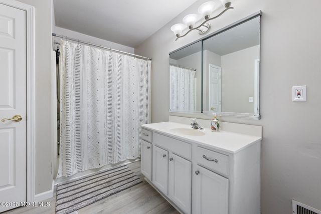 261 Wave Road, Manahawkin, NJ 08050