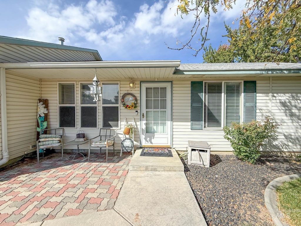 620 E Cougar Dr., Meridian, ID 83646 photo 2
