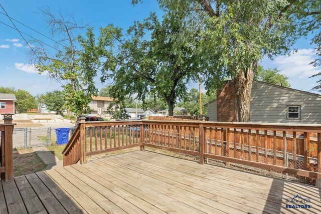 530 ST CHARLES, Rapid City, SD 57701